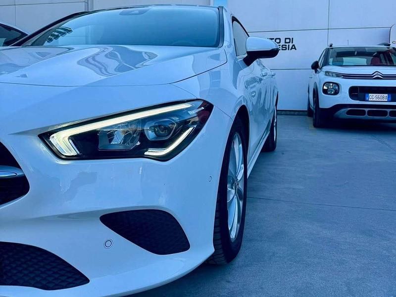 Käytetty Mercedes CLA200 Executive 150 HP (110 kW) 2021 Valkoinen Katumaasturi