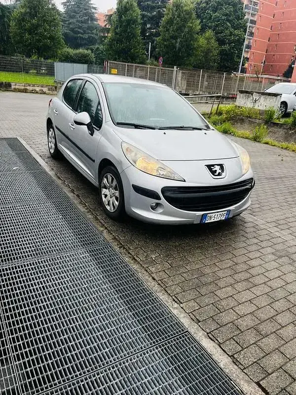 Käytetty Peugeot 207 73 HP (53 kW) 2008 Sedan