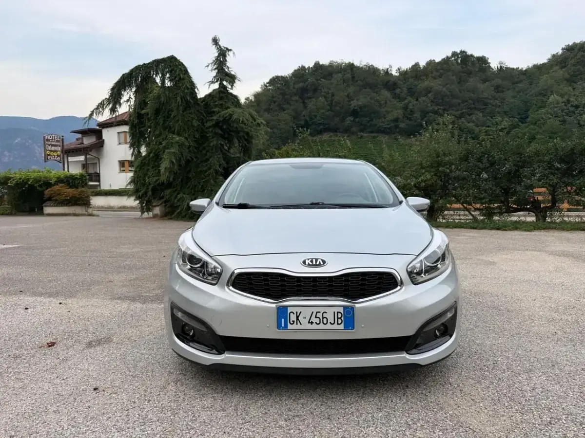 Usata Kia Ceed Active 90 CV (66 kW) 2015 Argento Utilitaria
