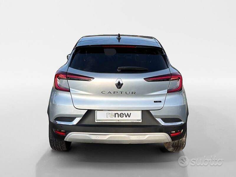 Usata Renault Captur Techno 143 CV (105 kW) 2023 Grigio SUV