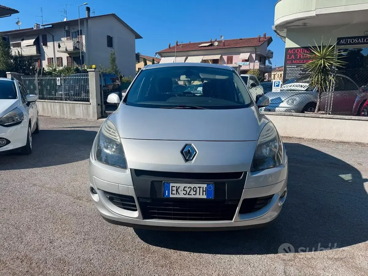 Usata Renault Scénic Luxe 110 CV (80 kW) 2012 Grigio Monovolume