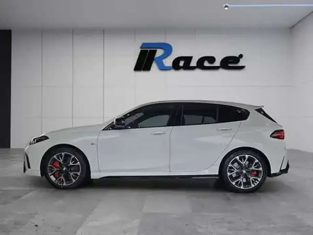 Usata BMW M135 M Sport 300 CV (220 kW) 2025 Bianco Utilitaria