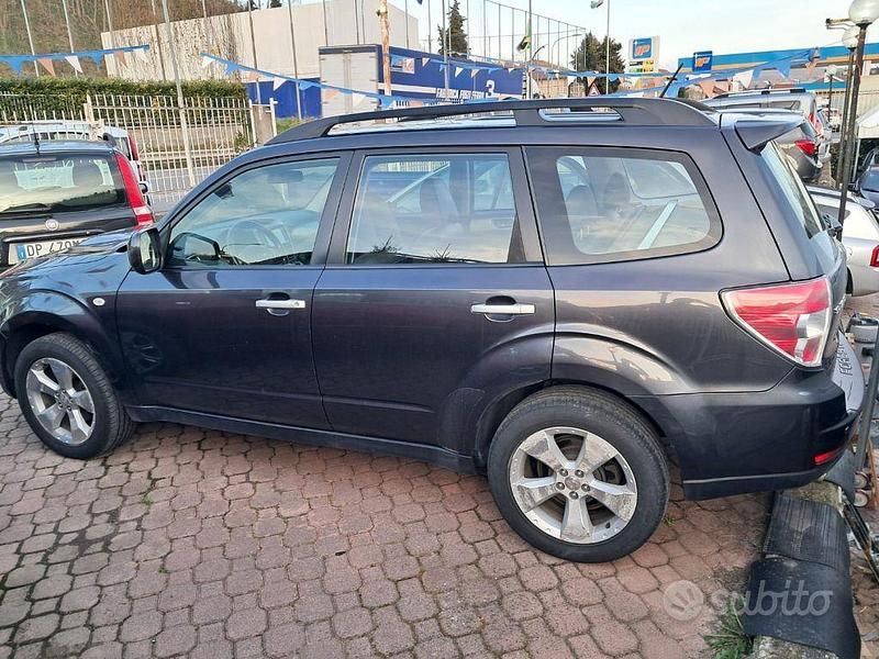 Usata Subaru Forester 141 CV (103 kW) 2011 Grigio SUV