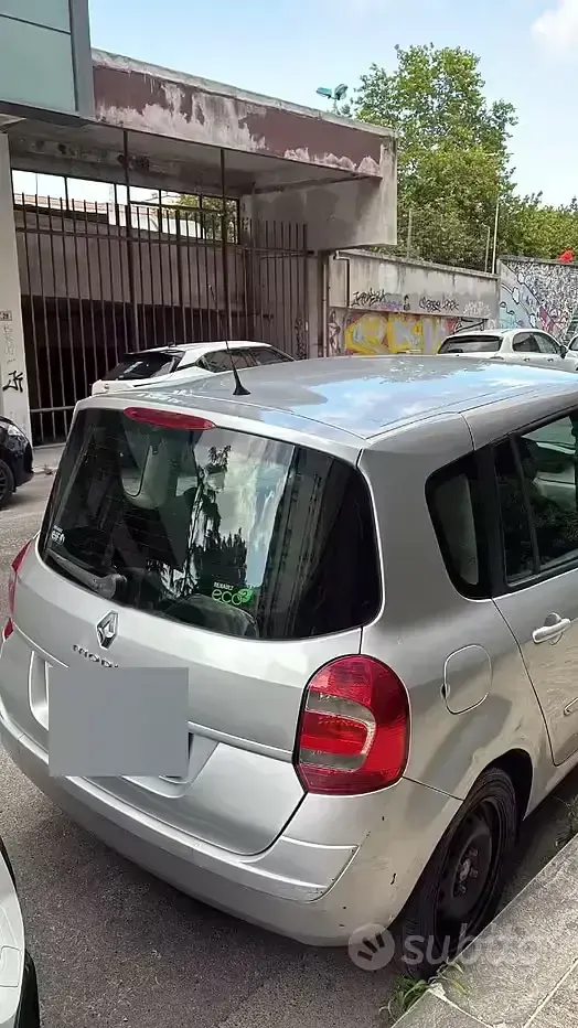 Usata Renault Modus 75 CV (55 kW) 2012 Grigio Monovolume