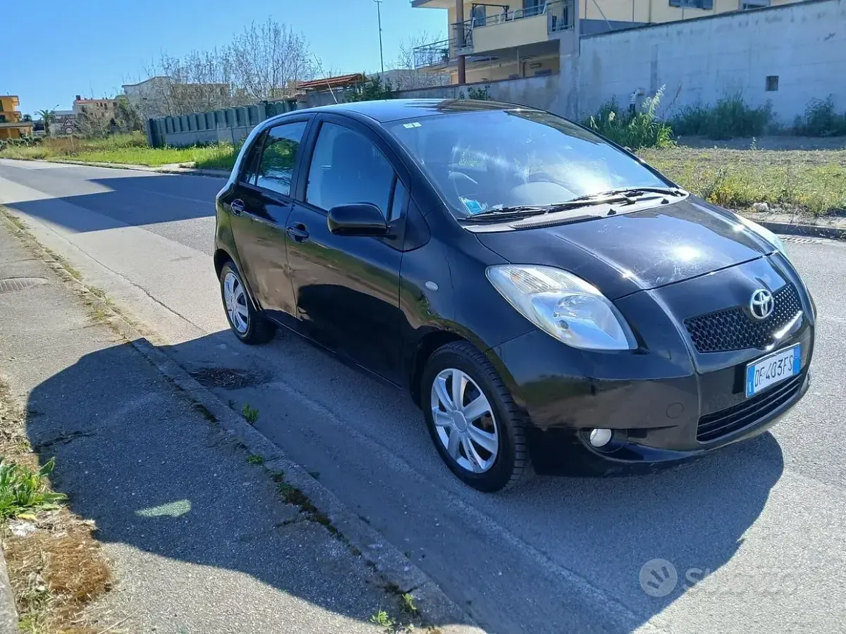 Second-hand Toyota Yaris Sol 87 CP (63 kW) 2007 Negru Hatchback