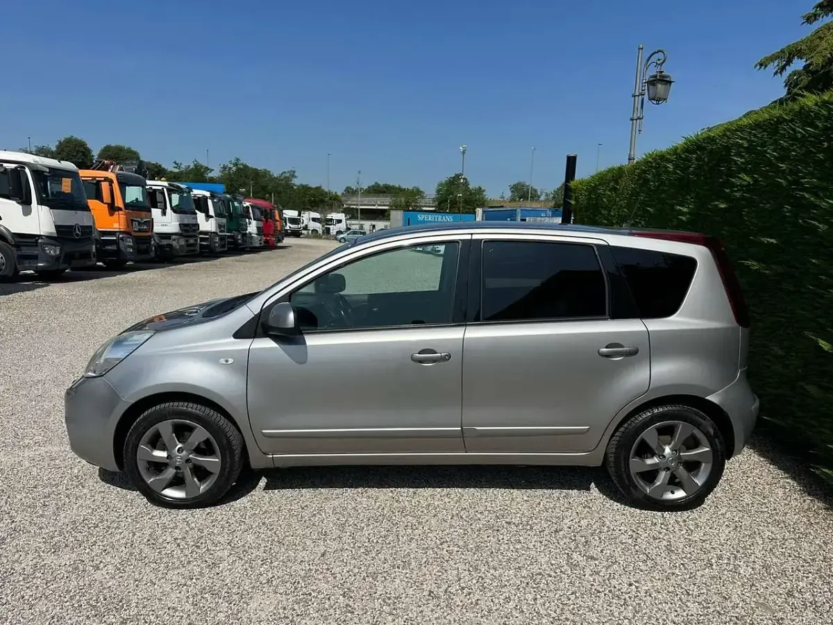 Usata Nissan Note 88 CV (64 kW) 2011 Grigio Utilitaria