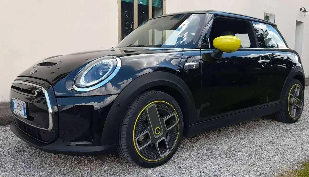 Usata Mini Cooper SE 75 kW (102 CV) 2022 Nero Utilitaria