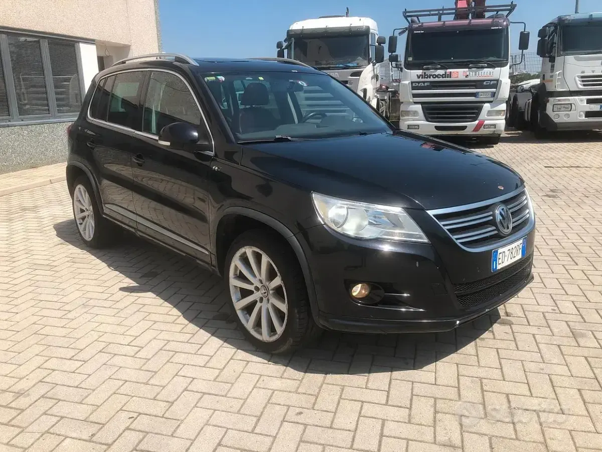 Usata VW Tiguan R-line 140 CV (102 kW) 2010 Nero SUV