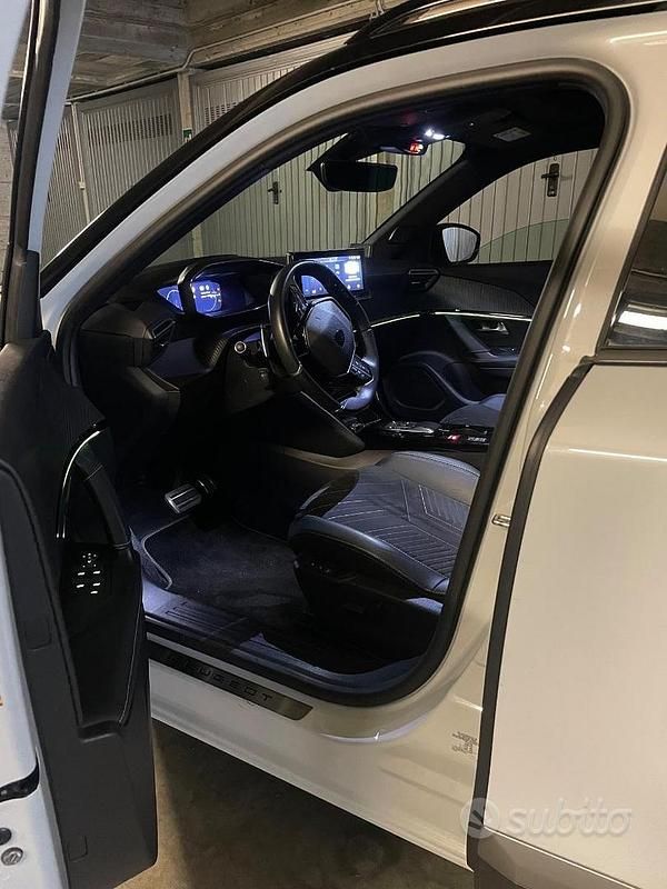 Usata Peugeot 2008 130 CV (95 kW) 2023 Bianco SUV