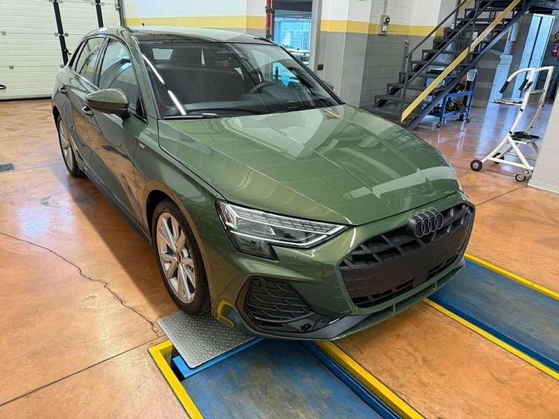 Nuova Audi A3 S-Line 150 CV (110 kW) 2025 Grigio daytona perla Berlina