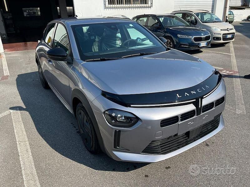 Nuova Lancia Ypsilon 100 CV (73 kW) 2025 Grigio Utilitaria