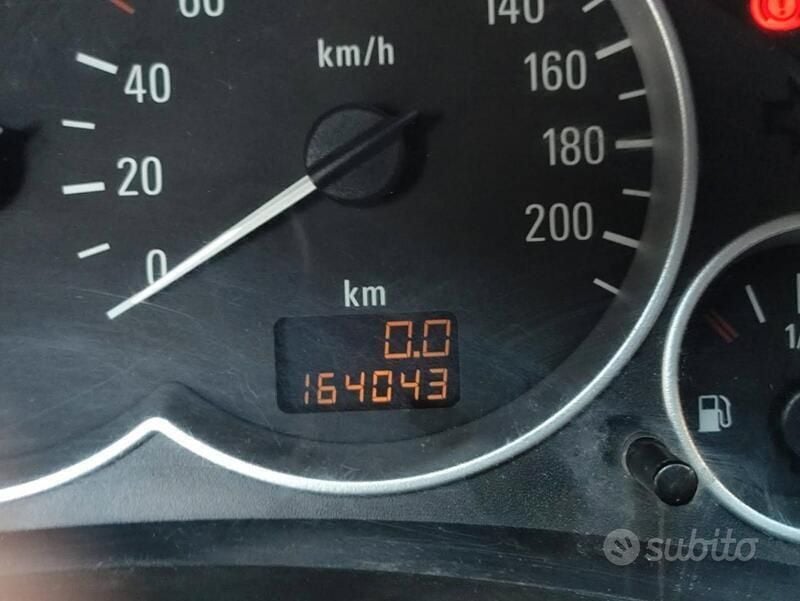 Usata Opel Tigra 69 CV (50 kW) 2005 Cabrio