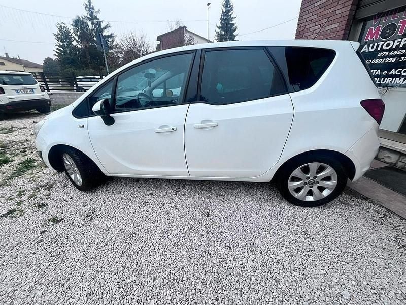 Bianco Usata 2010 Opel Meriva Cosmo Monovolume | 3500 € (Buon prezzo) - Immagine 1/4
