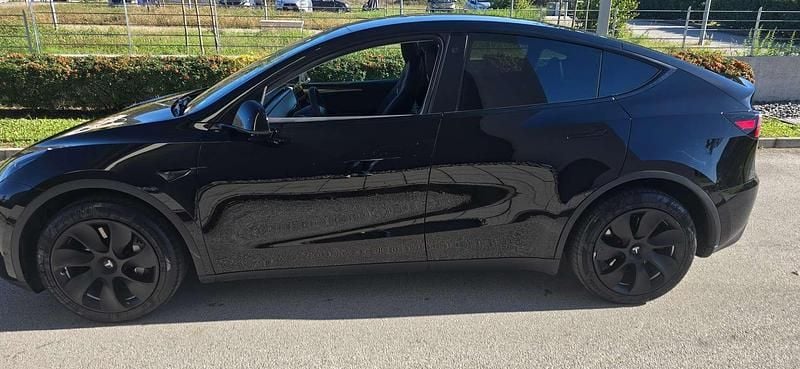 Nero Usata 2024 Tesla Model Y RWD SUV | 31.900 € (Ottimo prezzo) - Immagine 1/4