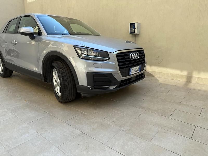 Usata Audi Q2 116 CV (85 kW) 2019 Argento SUV