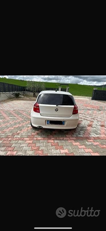 Usata BMW 118 143 CV (105 kW) 2010 Bianco Utilitaria