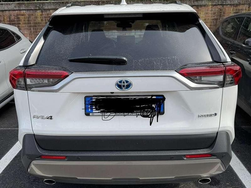 Usata Toyota RAV4 Hybrid Active 178 CV (130 kW) 2024 Bianco SUV