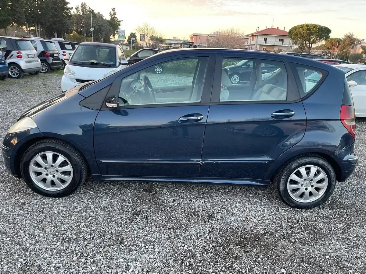 Usata Mercedes A180 Elegance 109 CV (80 kW) 2005 Blu Berlina