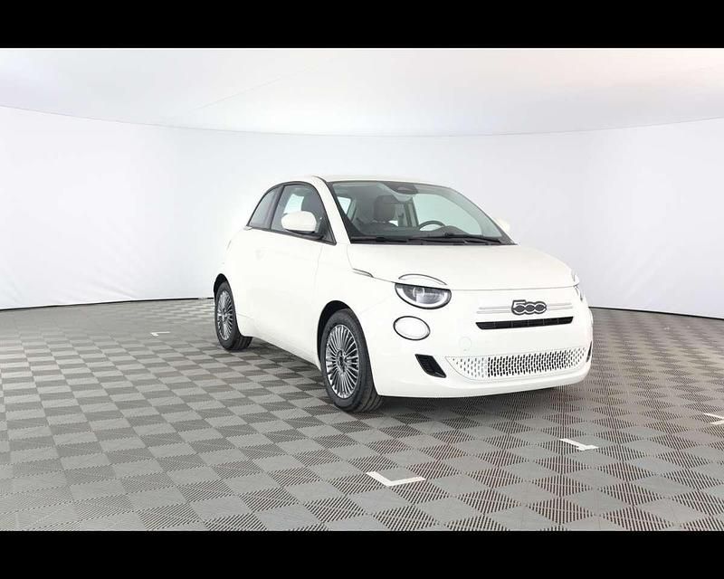Nuova Fiat 500 65 CV (47 kW) 2026 Bianco gelato pastello Berlina