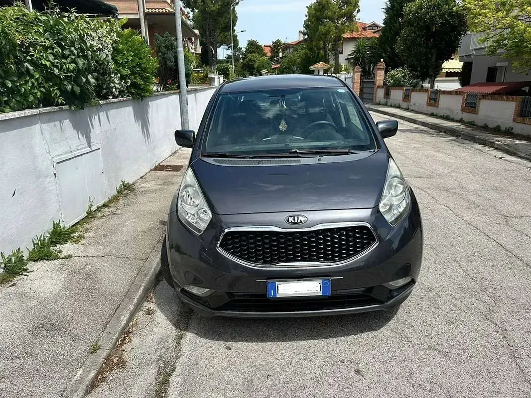 Usata Kia Venga Active 90 CV (66 kW) 2015 Grigio Utilitaria