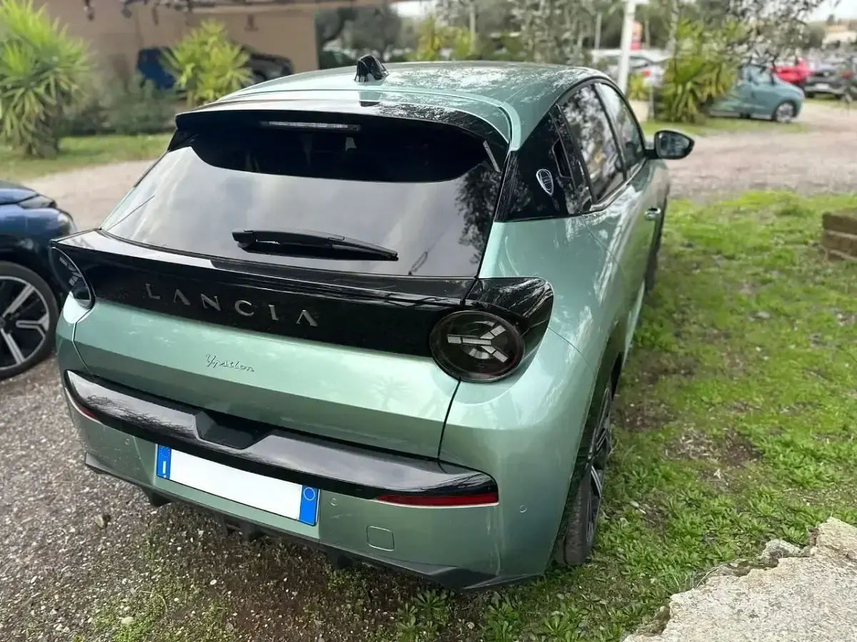 Usata Lancia Ypsilon 110 CV (80 kW) 2025 Verde Utilitaria