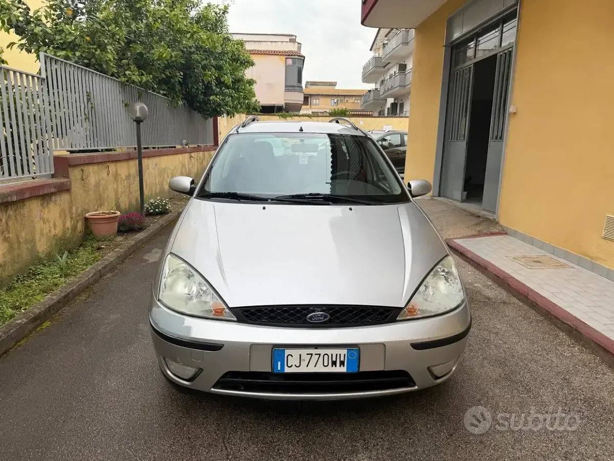 Usata Ford Focus Ambiente 90 CV (66 kW) 2002 Grigio Station wagon
