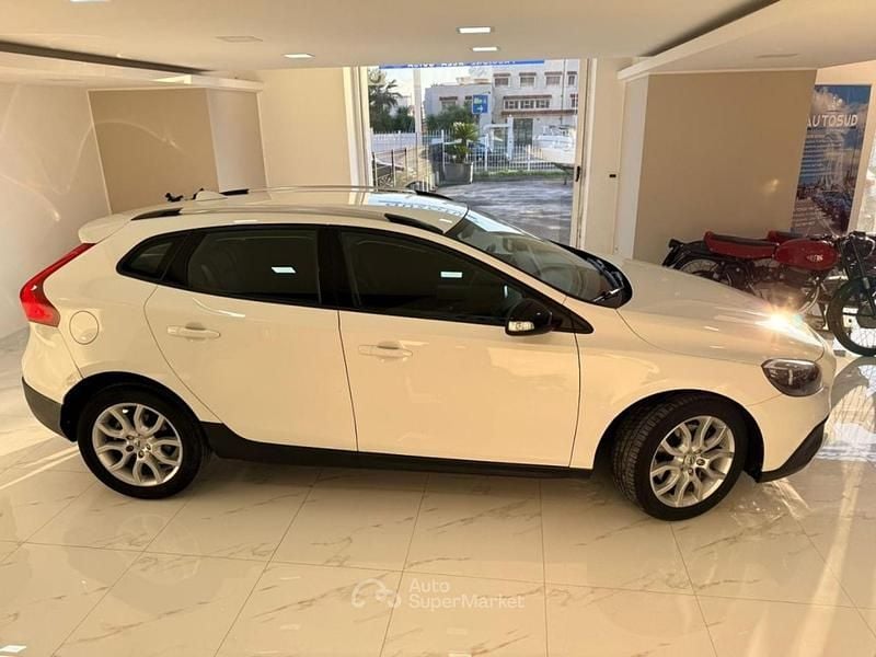 Usata Volvo V40 CC 120 CV (88 kW) 2018 Bianco Station wagon