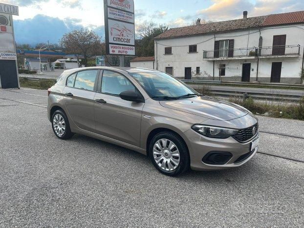 Usata Fiat Tipo S 95 CV (69 kW) 2018 Oro Berlina