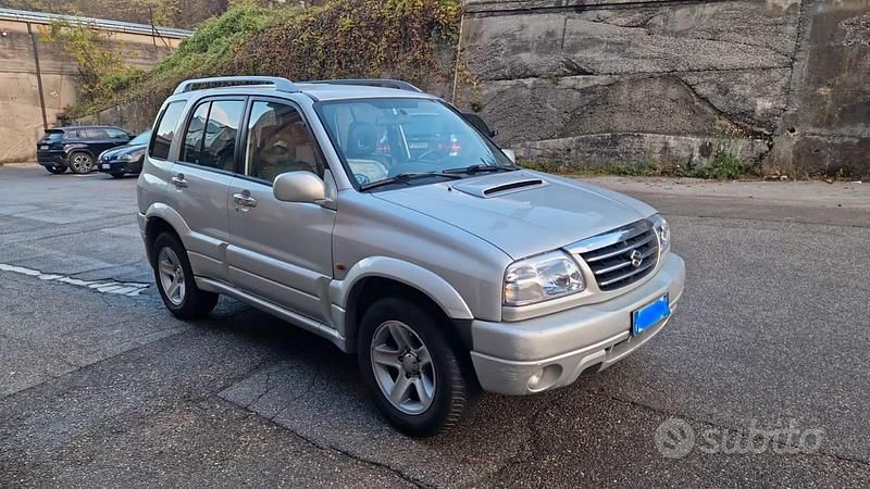 Grigio Usata 2004 Suzuki Vitara Station wagon | 4990 € (Buon prezzo) - Immagine 1/4