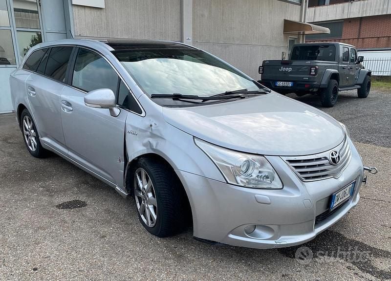 Usata Toyota Avensis 150 CV (110 kW) 2009 Grigio Station wagon