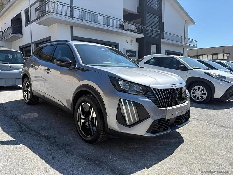 Gebraucht Peugeot 2008 Allure 102 PS (75 kW) 2025 Grau SUV