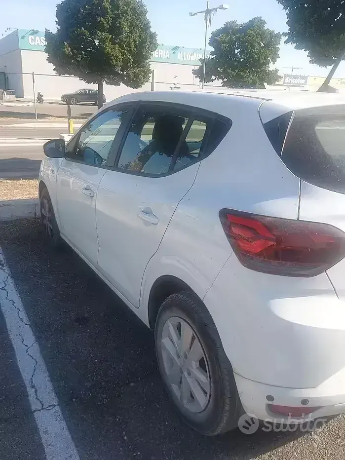 Usata Dacia Sandero 101 CV (74 kW) 2024 Bianco Berlina