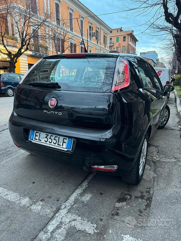 Usata Fiat Punto Evo 70 CV (51 kW) 2012 Nero Utilitaria