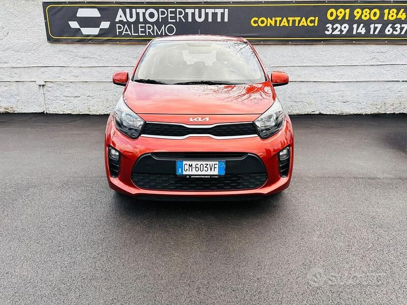 Usata Kia Picanto X-Line 70 CV (51 kW) 2023 Rosso Utilitaria