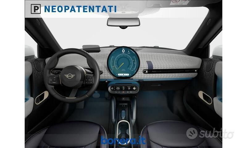 Nuova Mini Cooper SE Favoured 160 kW (218 CV) 2025 Melting silver iii Utilitaria