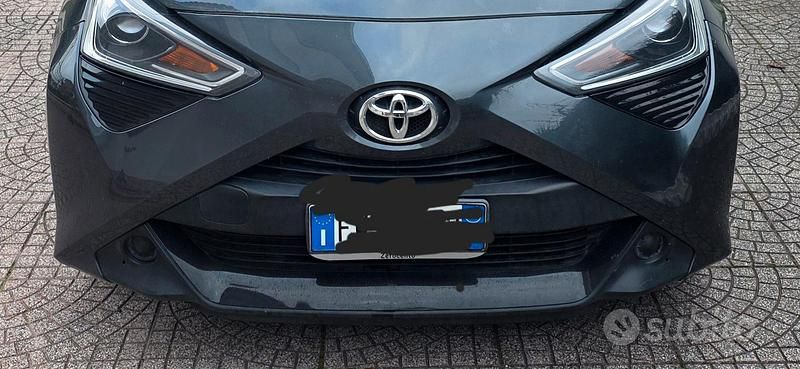 Usata Toyota Aygo 72 CV (52 kW) 2019 Grigio Utilitaria