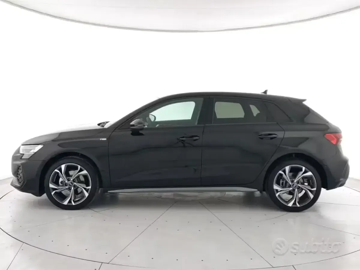 Nuova Audi A3 S-Line 150 CV (110 kW) 2026 Nero mythos metal. Berlina
