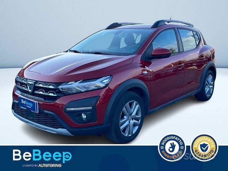 Usata Dacia Sandero Comfort 101 CV (74 kW) 2022 Rosso metallizzato Berlina