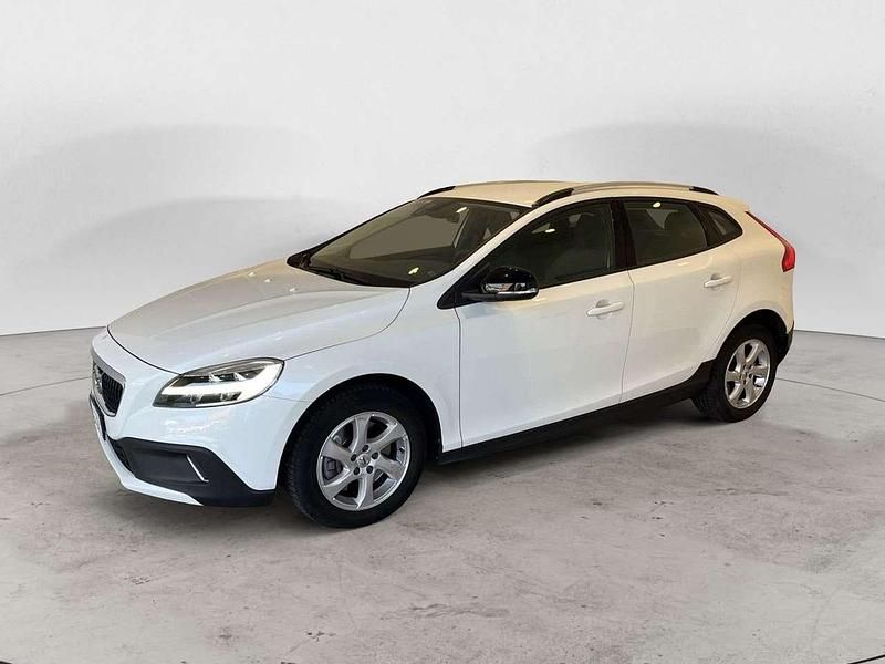 Usata Volvo V40 120 CV (88 kW) 2018 Bianco Utilitaria