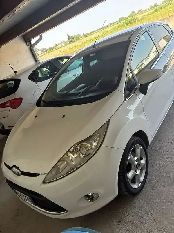 Usata Ford Fiesta Titanium 95 CV (69 kW) 2010 Berlina