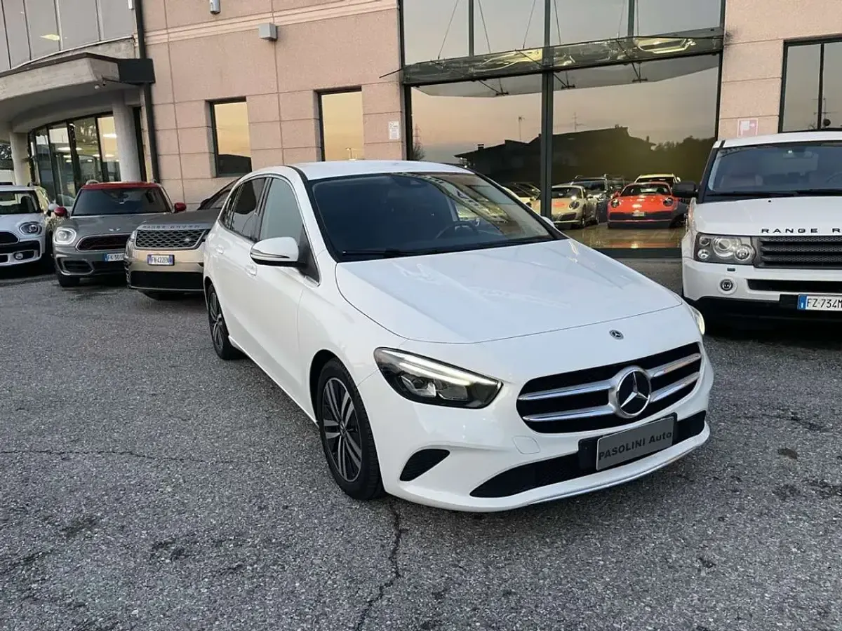 Usata Mercedes B200 150 CV (110 kW) 2021 Bianco Utilitaria