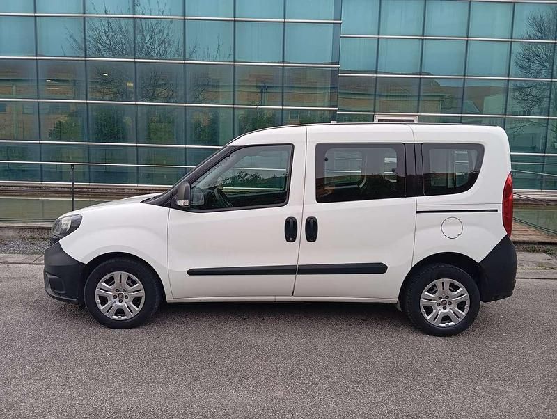 Usata Fiat Doblò Easy 105 CV (77 kW) 2022 Bianco Monovolume