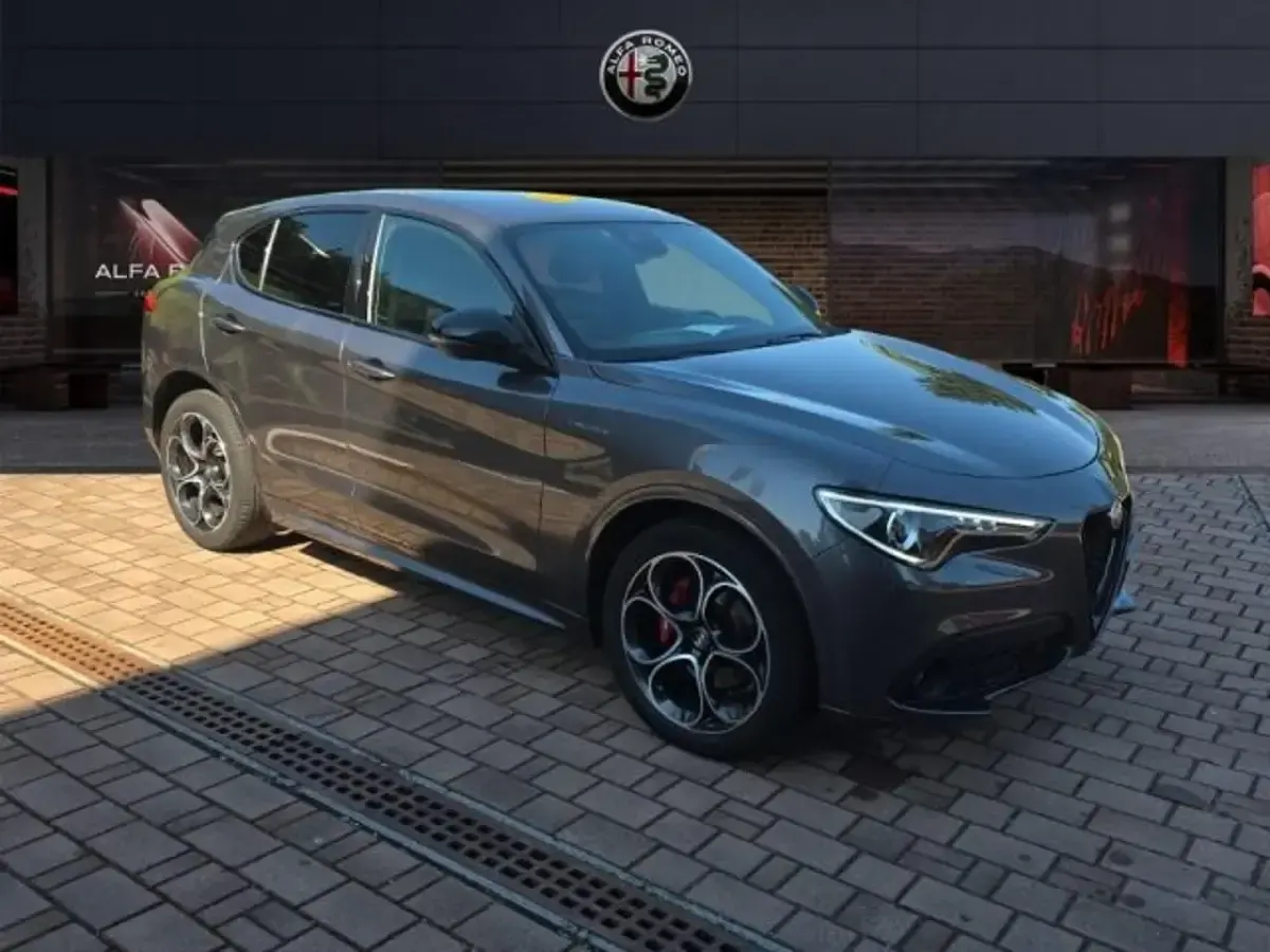 Usata Alfa Romeo Stelvio Veloce 209 CV (153 kW) 2022 Grigio scuro SUV