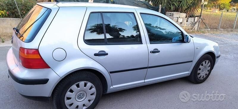 Usata VW Golf IV 75 CV (55 kW) 2001 Grigio Utilitaria