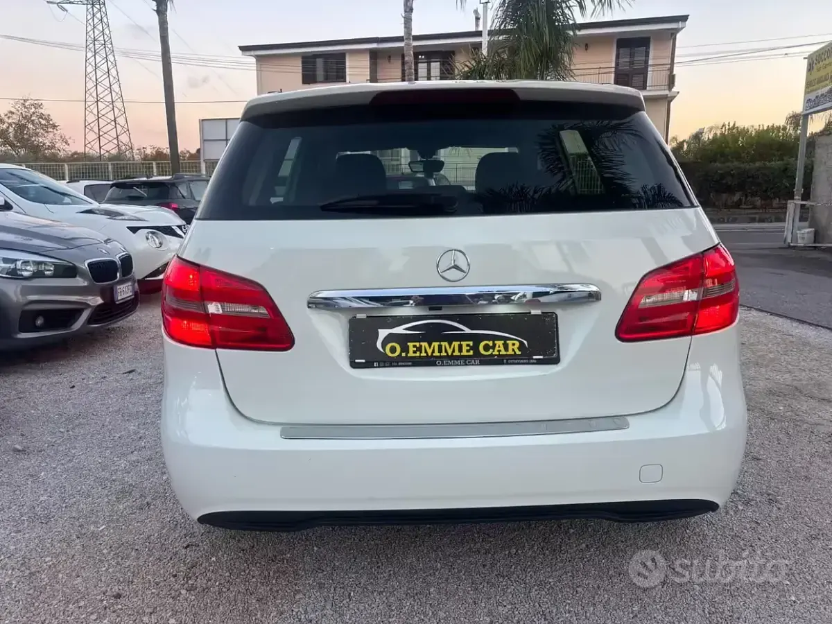 Usata Mercedes B180 Premium 109 CV (80 kW) 2014 Bianco Monovolume