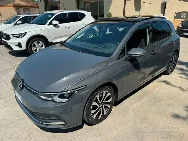 Usata VW Golf VIII Life 150 CV (110 kW) 2022 Grigio Berlina
