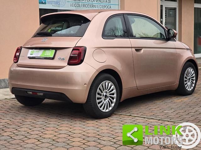 Usata Fiat 500e Icon 86 kW (118 CV) 2023 Rosa Berlina