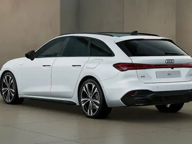 Usata Audi A5 S-Line 299 CV (219 kW) 2025 Bianco ghiaccio metallizzato Station wagon