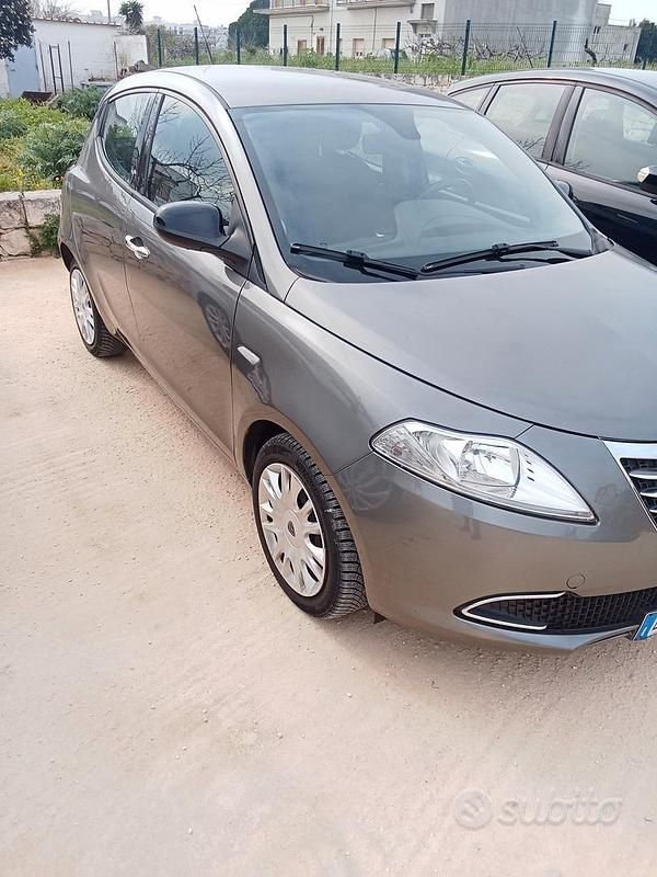 Usata Lancia Ypsilon 95 CV (69 kW) 2013 Grigio Utilitaria