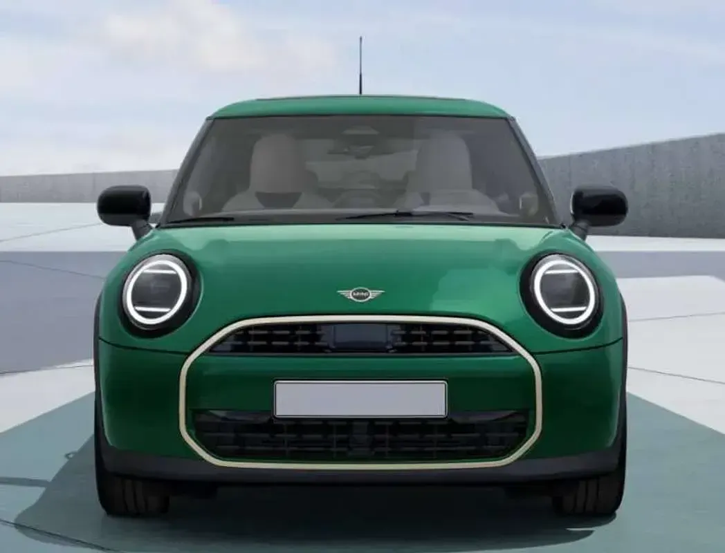 Usata Mini Cooper Favoured 156 CV (114 kW) 2024 Verde Utilitaria